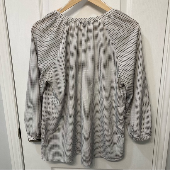 3/$30 Dalia White patterned blouse Size M - Picture 4 of 4